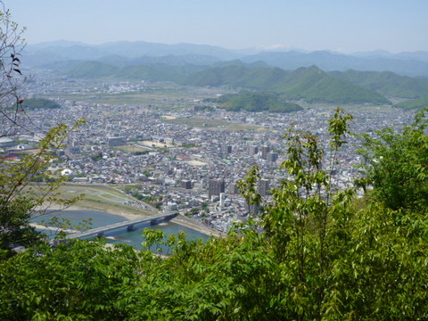 岐阜城から眺めた景色です。「俯瞰の目」･･･、要はこんなイメージでしょうか。